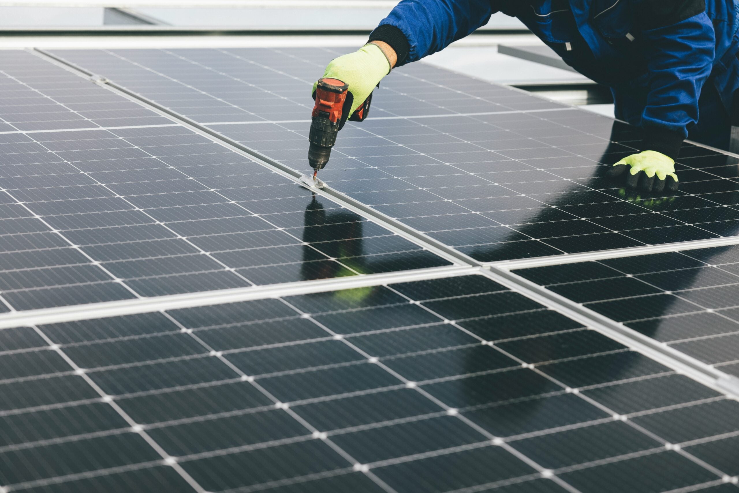 Installer fitting solar panels